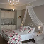 Romantic Mamaia