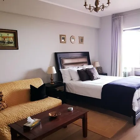 Romantic Mamaia